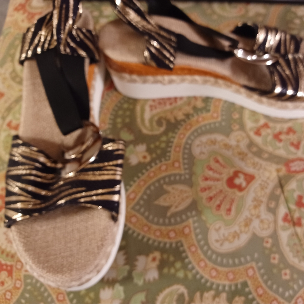 Temu nwot 39 8 8.5 black gold sandals shoes new without box nwob